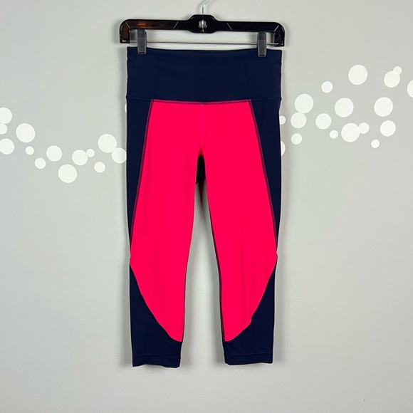 Athleta Pants - Athleta Salutation Capri Leggings Size Small